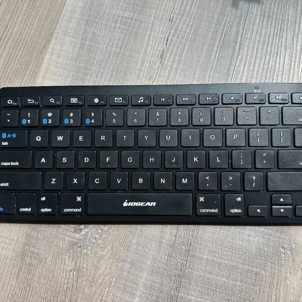Slim Multi-Link bluetooth Keyboard